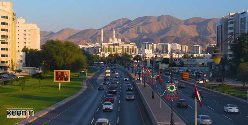 نفت یکی از مهم‌ترین پایه‌های اقتصاد کشور عمان را تشکیل می‌دهد و به همین دلیل جاب آفر‌های مختلفی در این حوزه به متخصصان خارجی ارائه مي‌شود.