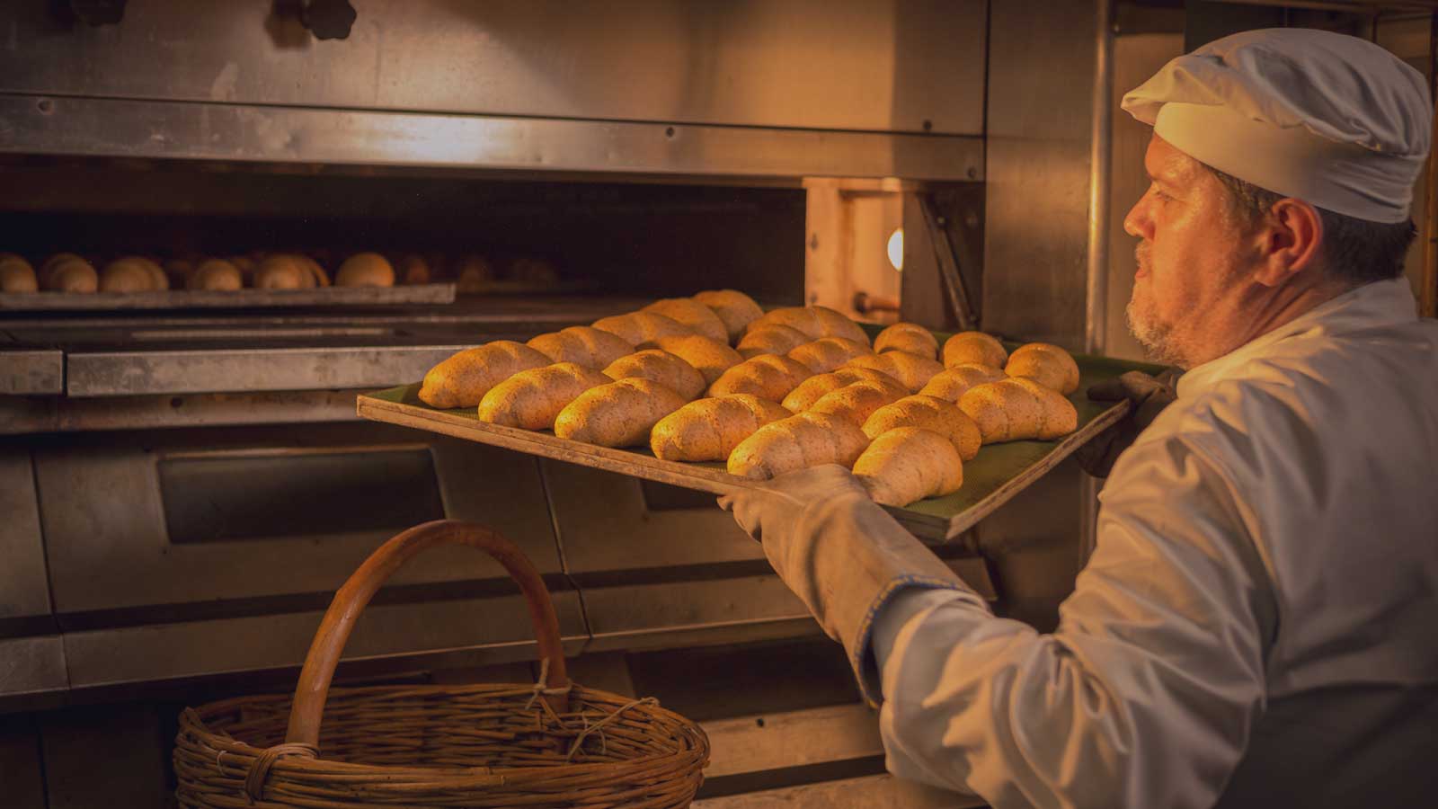 مدارک مورد نیاز برای اشتغال به نانوایی در کانادا