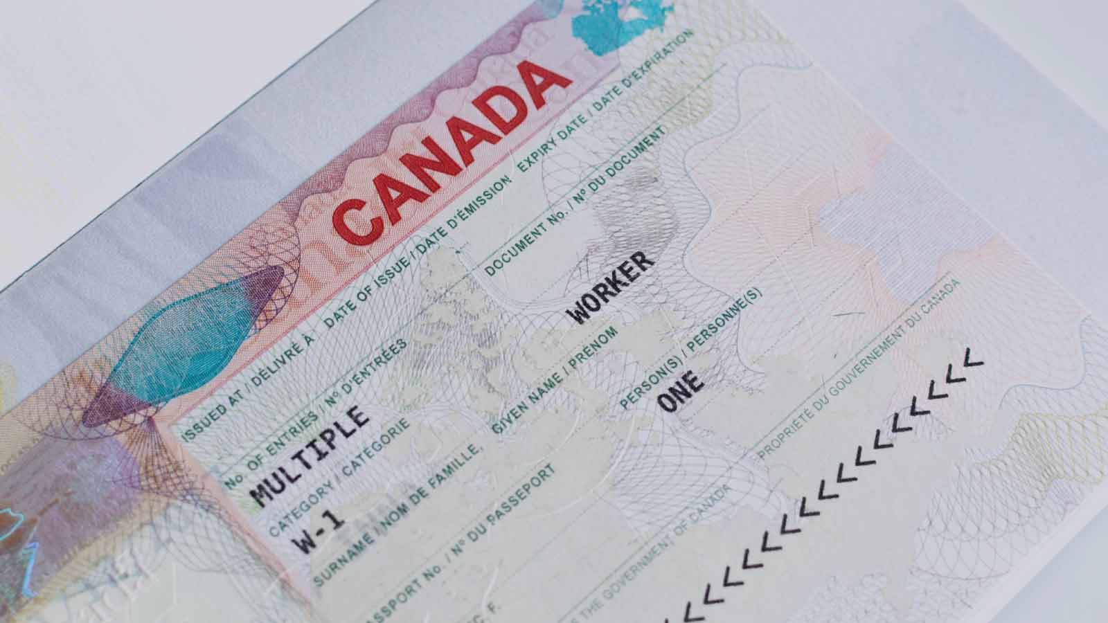 چرا ویزای کاری کانادا؟